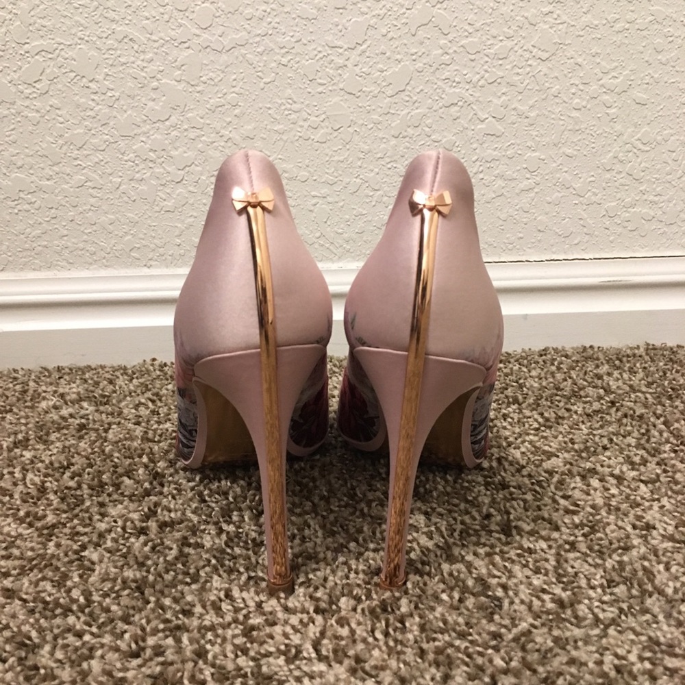 ❌SOLD❌Ted Baker London | floral heels - Picture 3 of 7